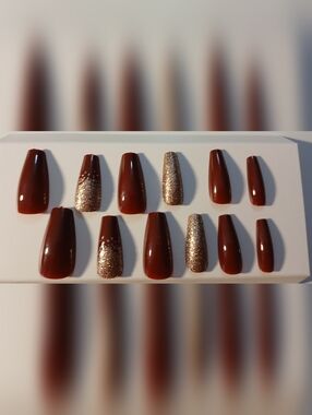 NWT Set Of 12 Maroon Press-On Nails w/Rose Gold Glitter Accents.